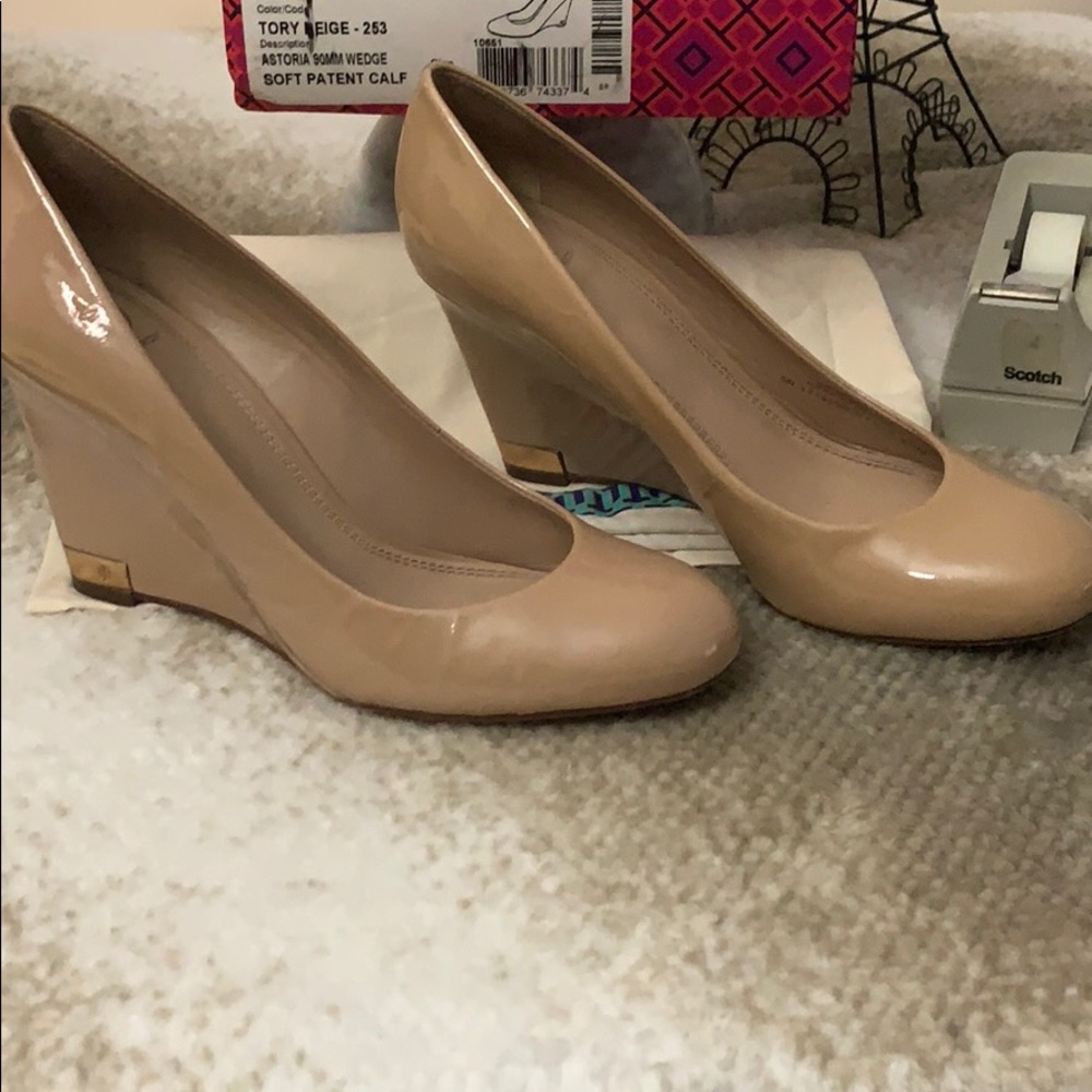 Tory Burch Astoria Wedges... size 9.5